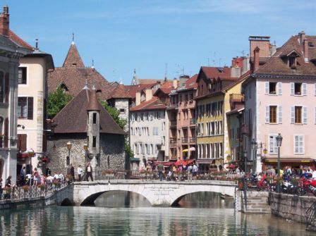 Annecy-bridge-a.jpg